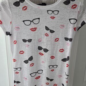 Sunglasses, Glasses & Lips Tee M